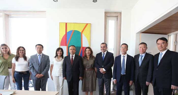 Επίσκεψη αντιπροσωπείας της επαρχίας Xinjiang της Κίνας στον Δήμαρχο Λευκωσίας